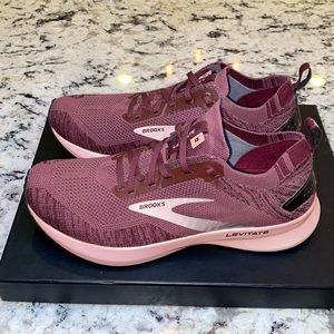 Brooks Levitate 4 Size 9 (B)
